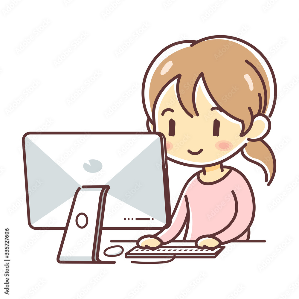 パソコンを使う女性（キーボード・ピンクの私服）