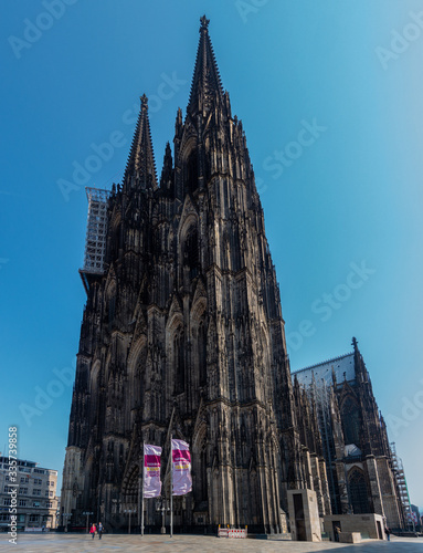 Kölner Dom Corona Domplatte leer photo