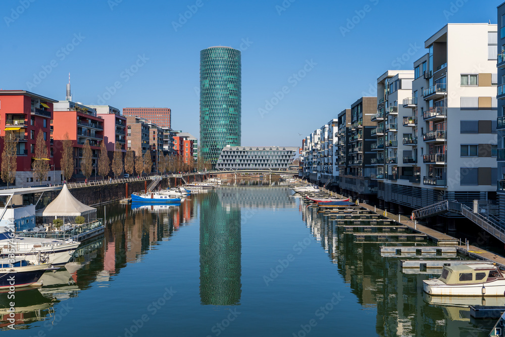 04.04.2020: Westhafen marina in Frankfurt Am Main