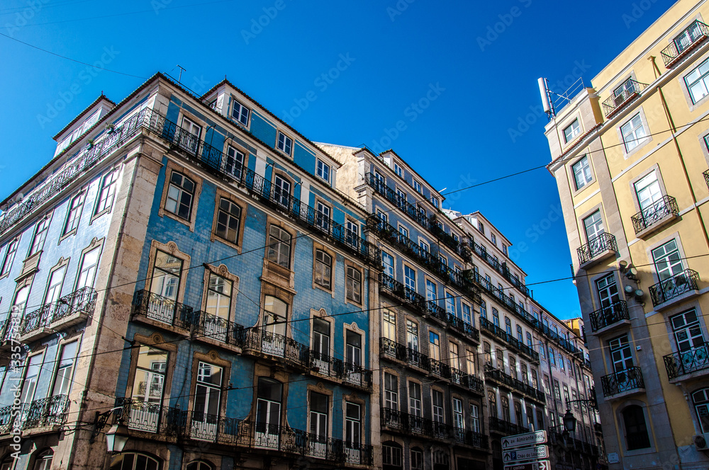Fototapeta premium Bon bon Lissabon!