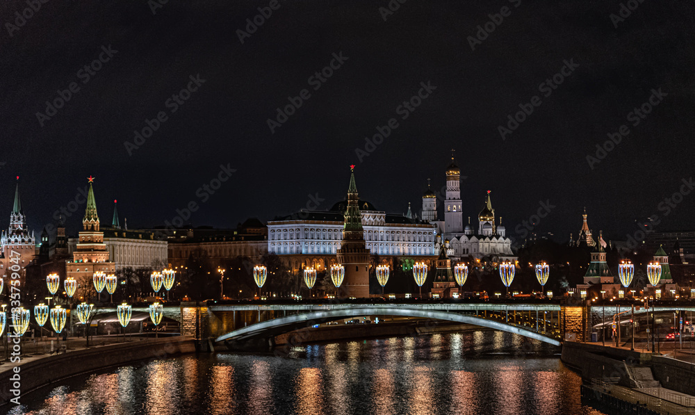 Fototapeta premium View at the Cremlin, Moscow-river and a bridge