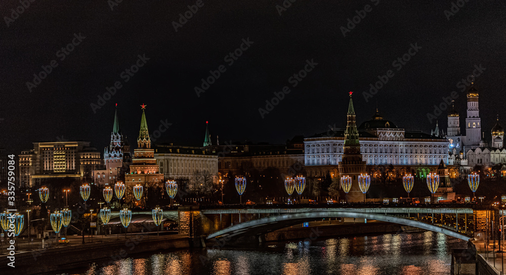 Obraz premium View at the Cremlin, Moscow-river and a bridge