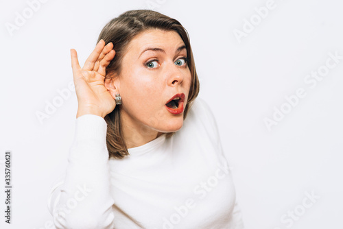 фотографія Overhears a woman, tries to listen.