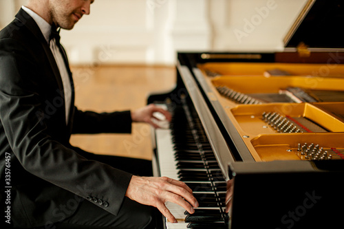 Fotografie, Obraz professional caucasian pianist practicing before concert on a stage