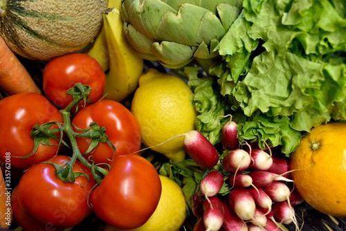 Fototapeta Naklejka Na Ścianę i Meble -  Assortiment de fruits et légumes