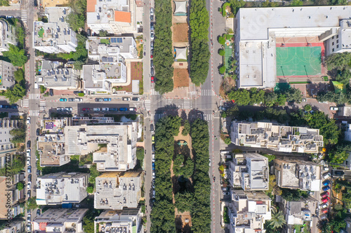 Obraz na plátně Corona Virus lockdown, Aerial view above Tel Aviv Rothschilds boulevard and surrounding streets with no people and traffic due to Government guidelines