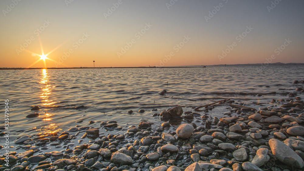 Obraz premium Sonnenuntergang am Bodensee im Frühling