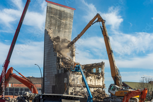 Wallpaper Mural Bagger bei Abrissarbeiten eines Hochhauses Torontodigital.ca