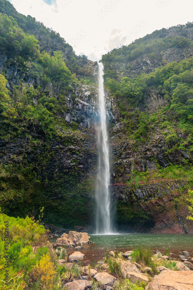Fototapeta premium Lago Vento waterfall