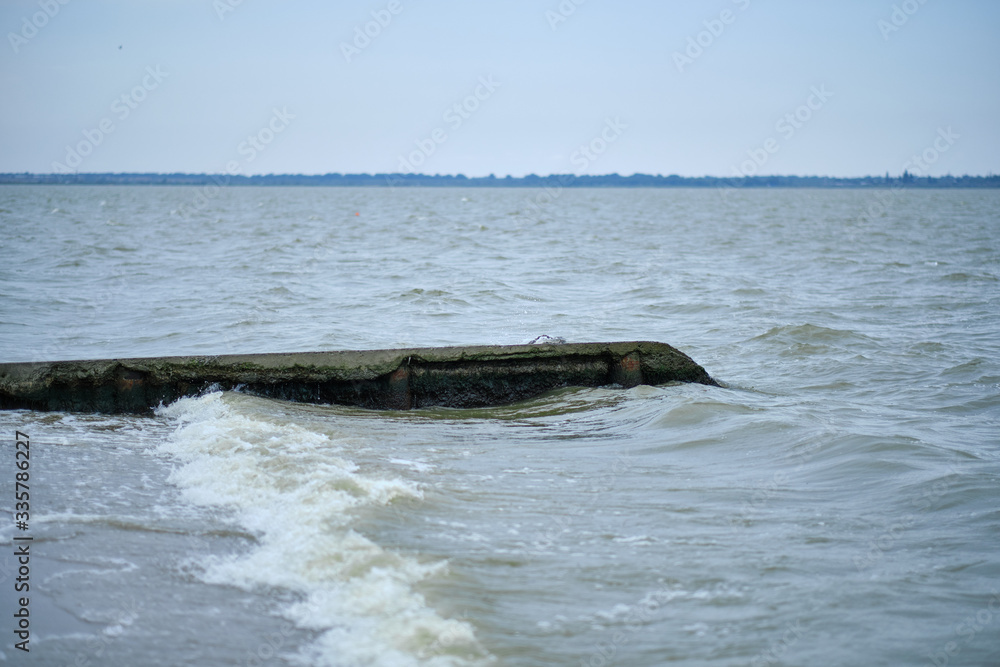 Obraz premium Dirty sea water, a storm in the sea.