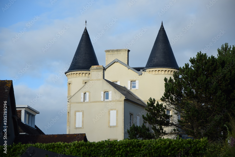 Gebäude in Arromanches-les-Bains, Normandie