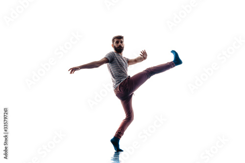 Modern dance artist © qunica.com
