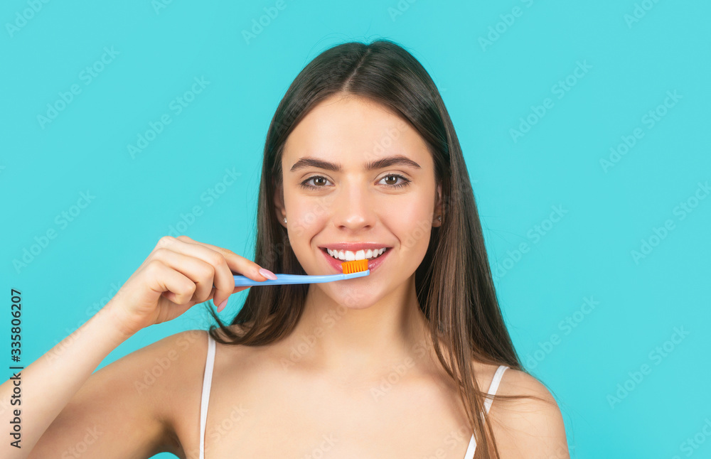 Smiling young woman with healthy teeth holding a tooth brush. Young beautiful girl holding a toothbrush. The concept of a healthy lifestyle. Dental hygiene. Happy girl brushing her teeth Smiling young woman with healthy teeth holding a tooth brush. Young beautiful girl holding a toothbrush. The concept of a healthy lifestyle. Dental hygiene. Happy girl brushing her teeth