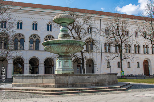 Impressionen Draußen in der Ausgangsbeschränkung Corona Virus in München