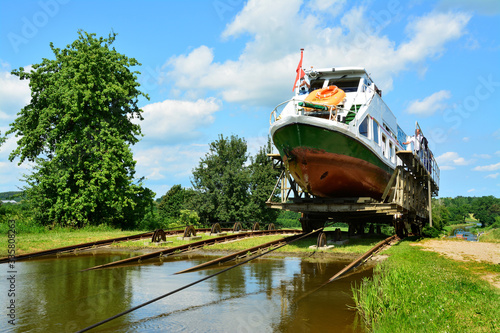 Obraz na płótnie Mechanical equipment for transporting boats, boat moored to the shore on the Elblag Canal, Poland w salonie