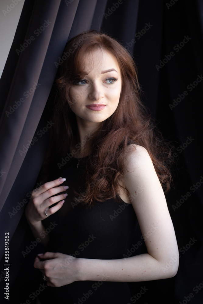 Naklejka premium black and white girl in black bodysuit