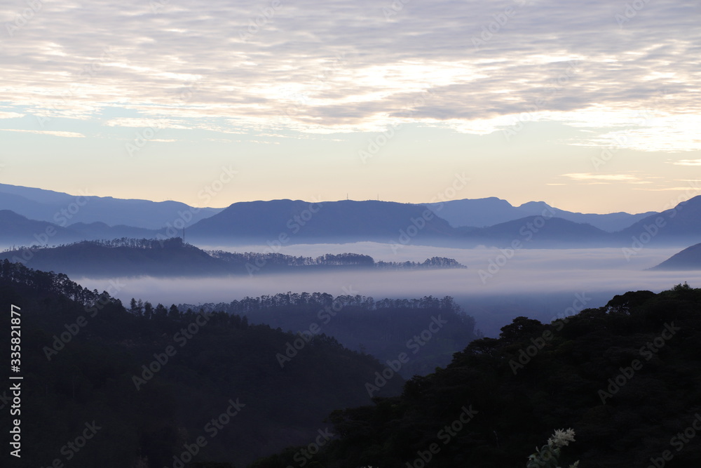 Fototapeta premium Lever de soleil Adam's Peak Sri Lanka