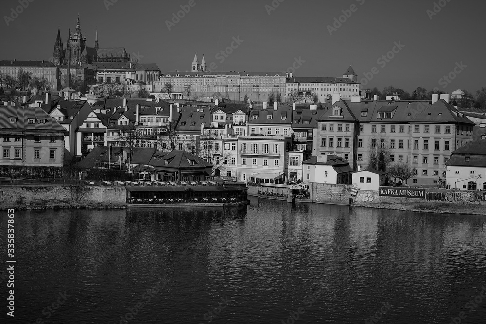 Fototapeta premium view of prague castle and city