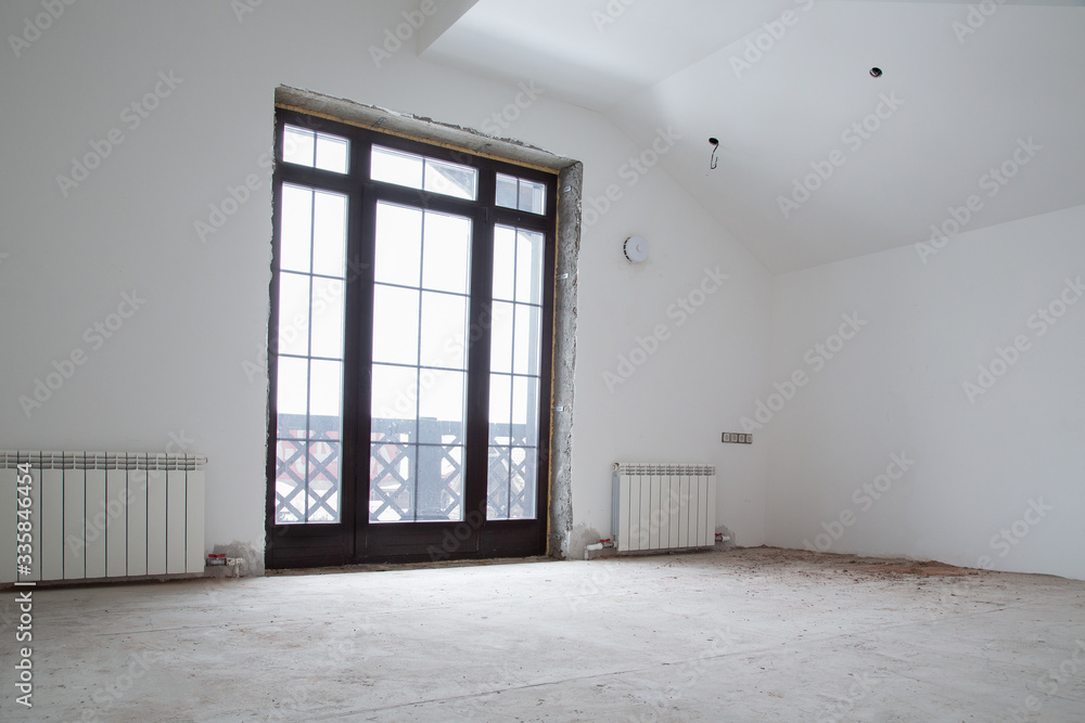 Obraz premium Unfinished apartment interior. The apartment is under construction and renovation. Unfinished repairs in a private house. The living area is unfinished.