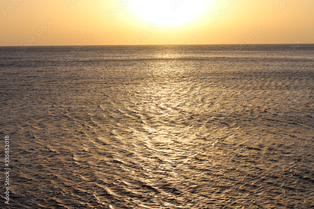 coucher de soleil reflet sur l'océan