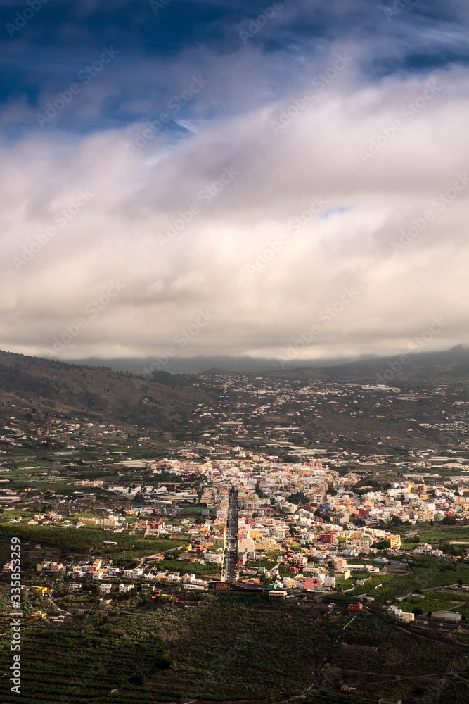 Obraz premium Beautiful view from Mirador el Time viewpoint on Los Llanos de Aridane and Aridane valley, La Palma, Canary Islands, Spain