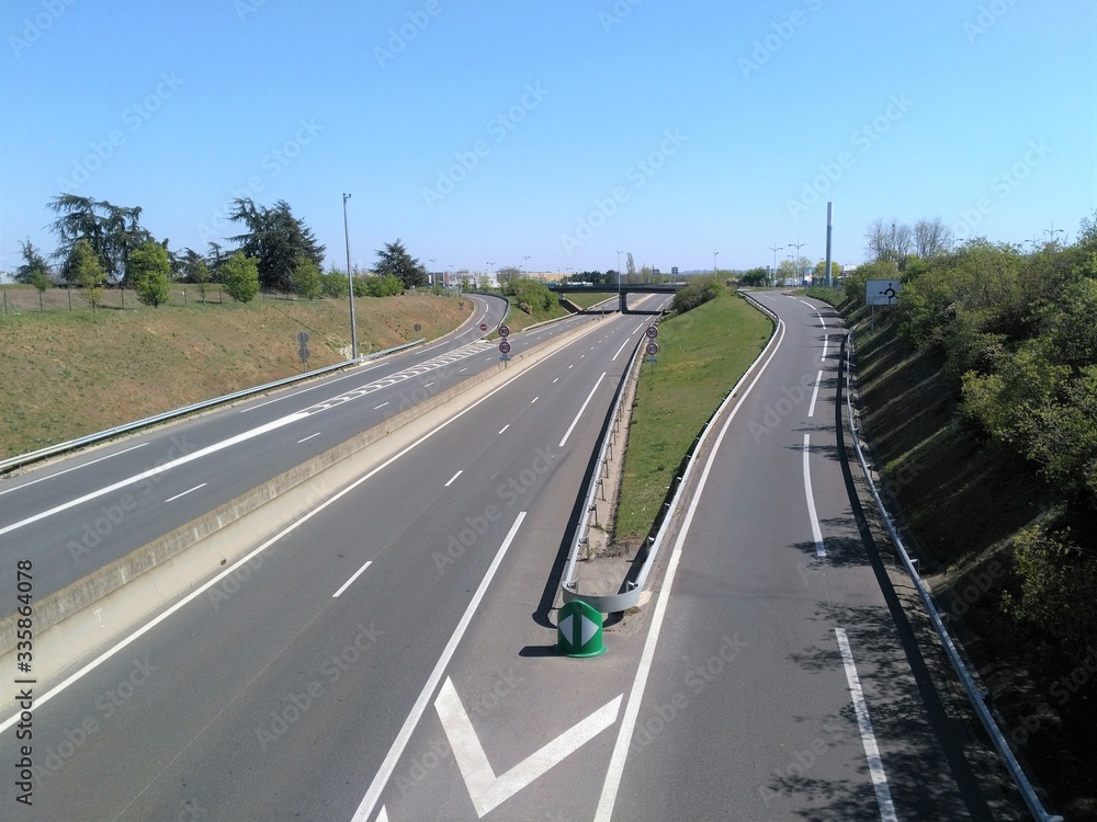 Fototapeta premium Voie express au sud de Lyon ou D301 appelée Boulevard Urbain Sud - Département du Rhône - France