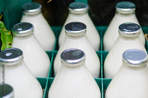 Fotografia Traditional foil capped milk bottles in a crate.