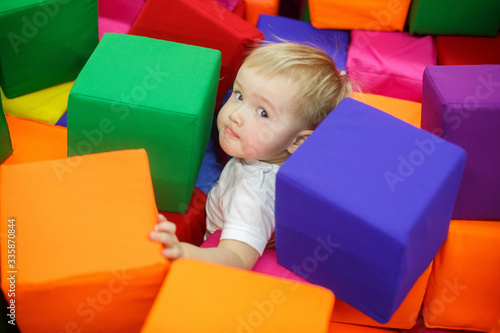 Fotografia smiling child in playroom