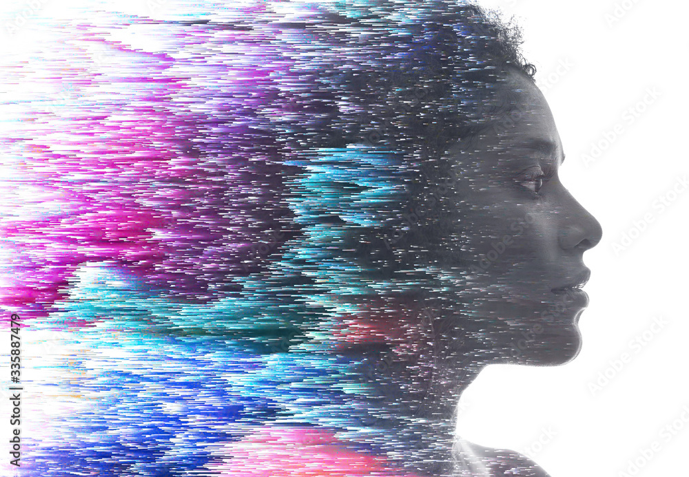 Fototapeta Portret kobiety z kolorowymi włosami, połączony z ilustracją cyfrową