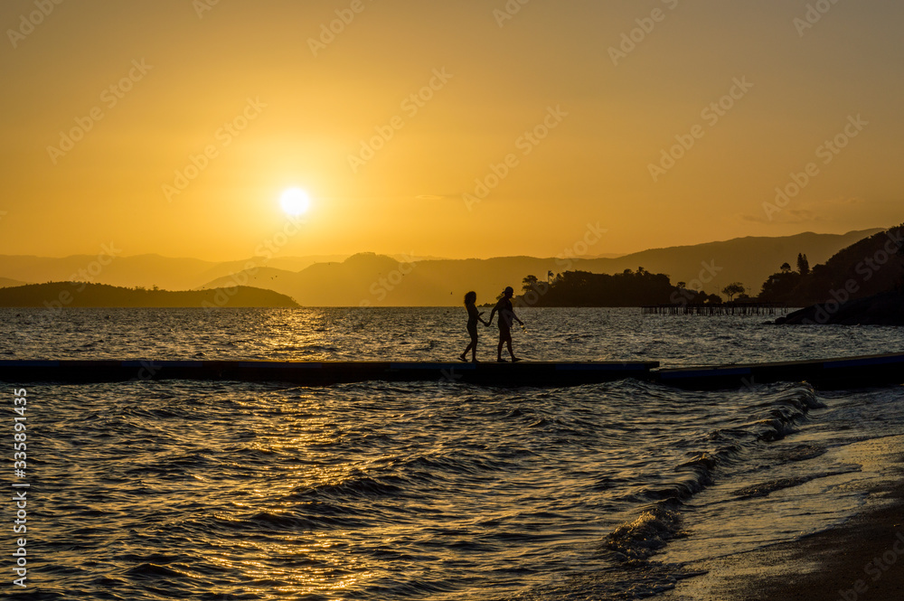 Pôr do Sol praia de Sambaqui