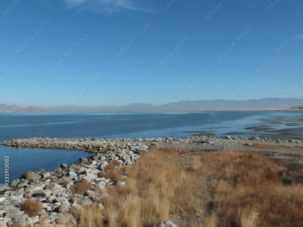 Jezioro i góry w USA jesienią. Utah 1