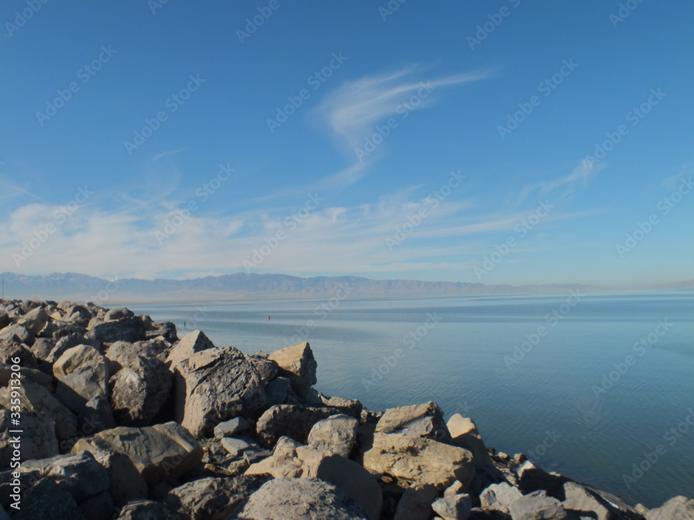 Jezioro i góry w USA jesienią. Utah 9