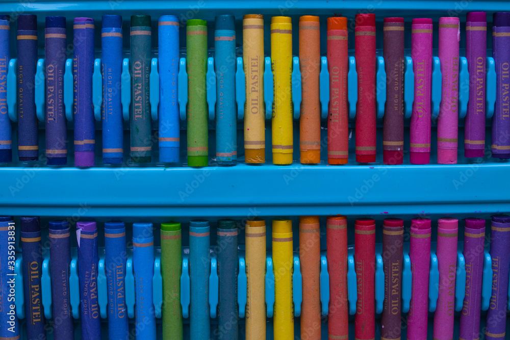 many colored wax crayons per pack many colored wax crayons per pack