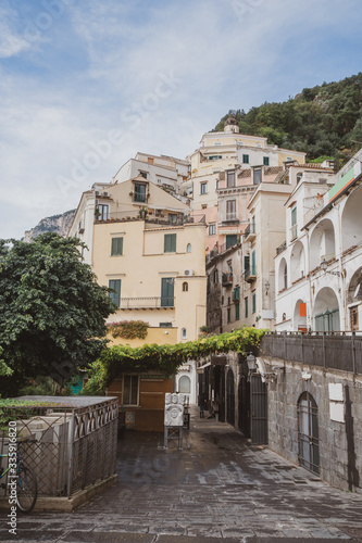 Fototapeta Naklejka Na Ścianę i Meble -  colorful houses on the slopes of the Amalfi coast, Italy