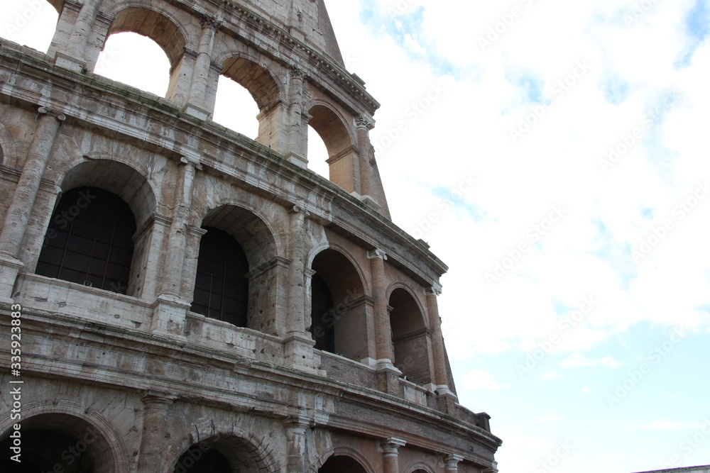 domenica mattina a  Roma al Colosseo
