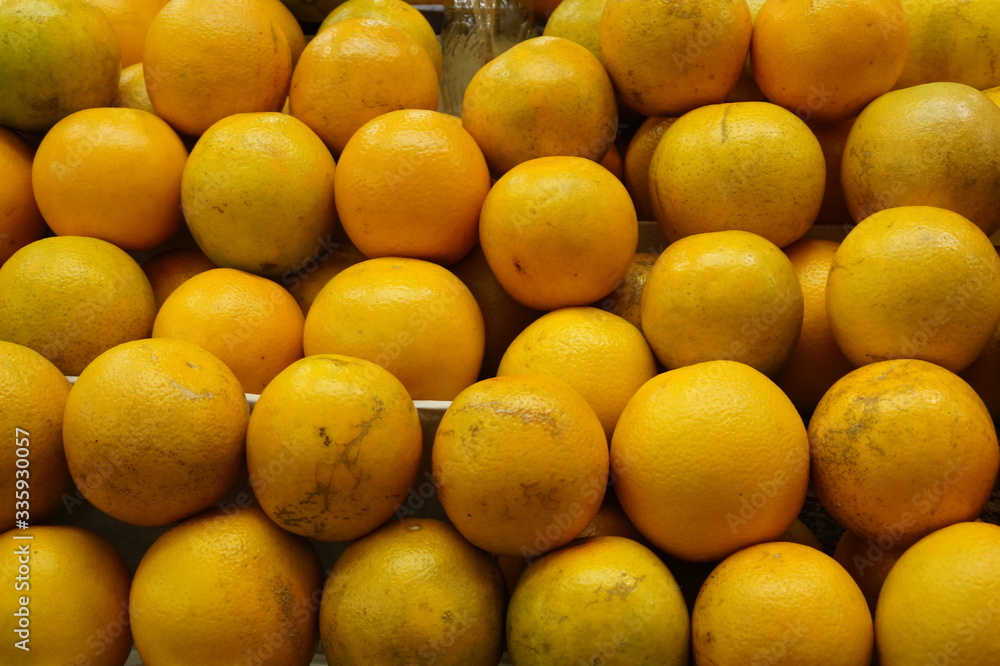 diferent size or oranges to juice