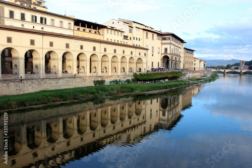 riflessi sul lungo Arno di Firenze