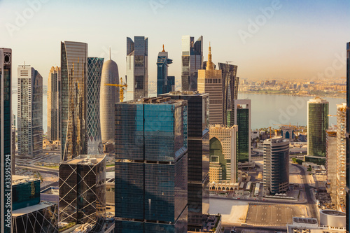 Vista aérea de los edificios modernos de Doha, Qatar. © Jonathan
