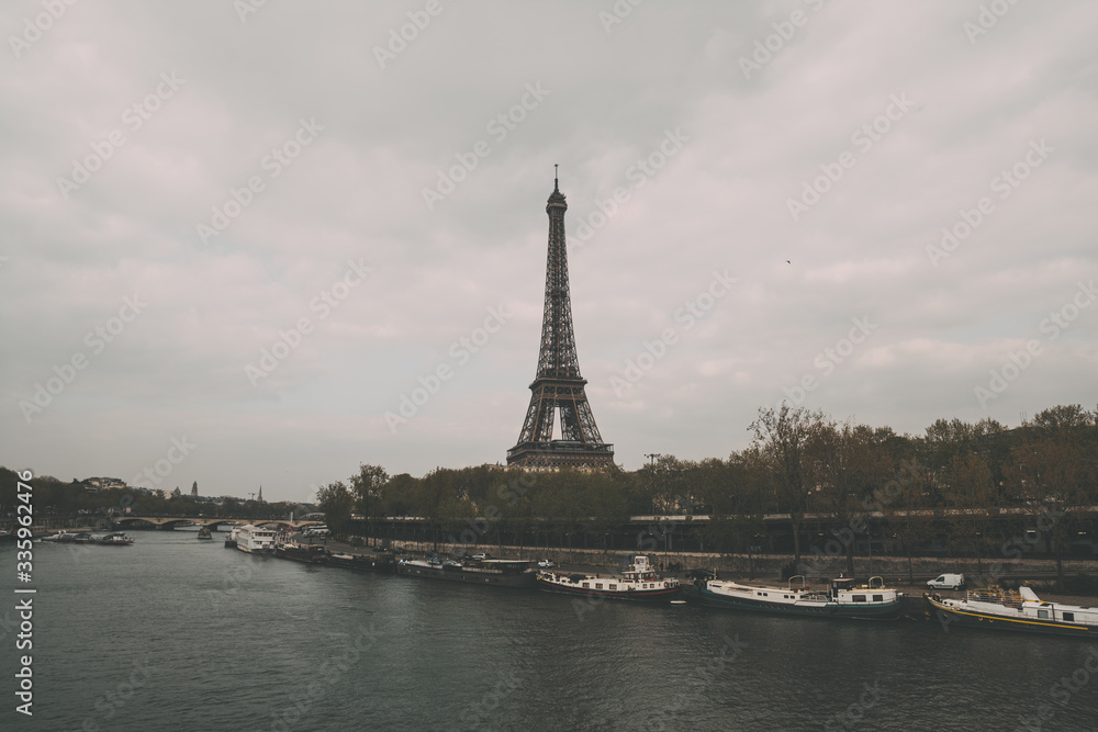 Fototapeta premium eiffel tower in paris