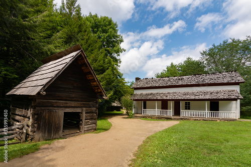 Canvas Print Old farm building, cades cove, smokey mountain national park, Tennessee