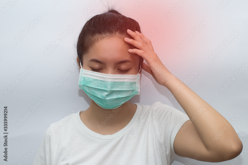 Asian woman Sick about headaches and Sore throat Asian woman Sick about headaches and Sore throat