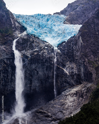 Fototapeta Naklejka Na Ścianę i Meble -  Queulat hanging glacier, national park, chile, chilean patagonia