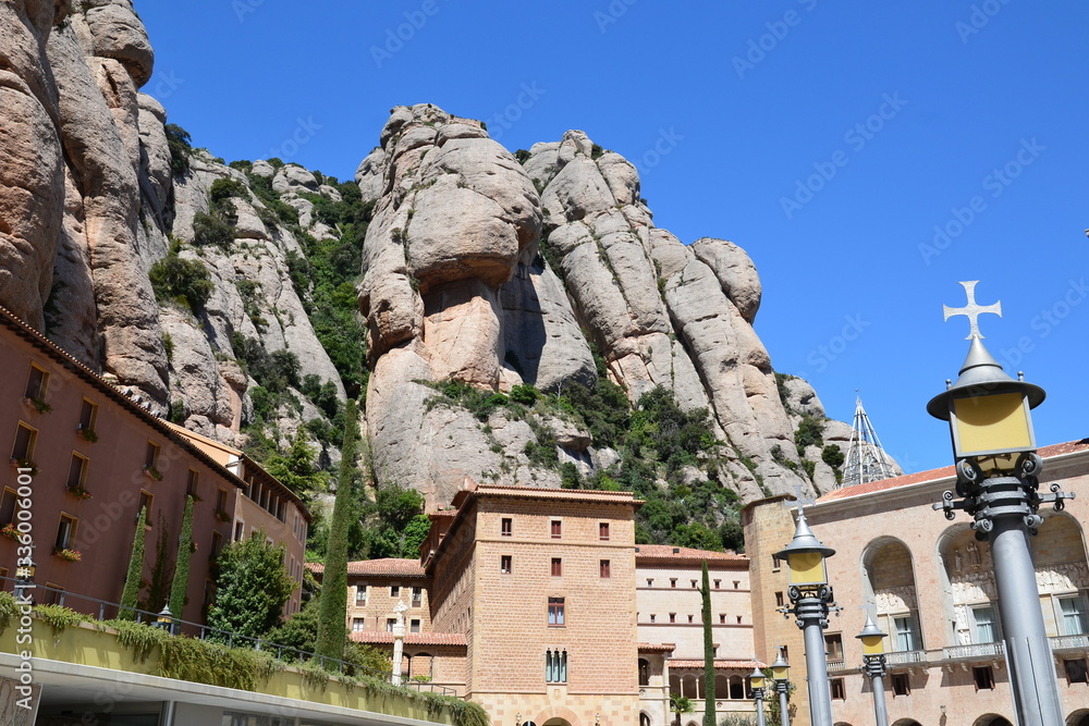 Espagne, Catalogne, Barcelone, , l'Abbaye bénédictine de Santa Maria de Montserrat est située dans un magnifique cadre montagneux. Les pèlerins viennent se recueillir devant la Vierge Noire.