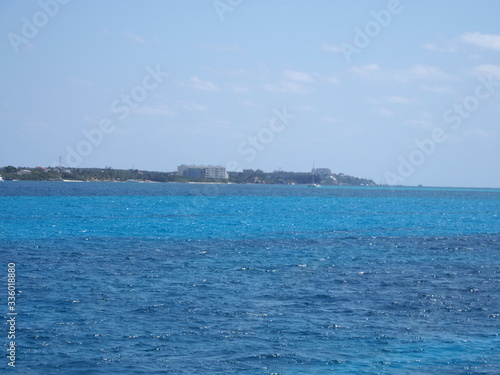 View to Isla Mujeres near Cancun city at Quintana Roo in Mexico © Jakub Korczyk