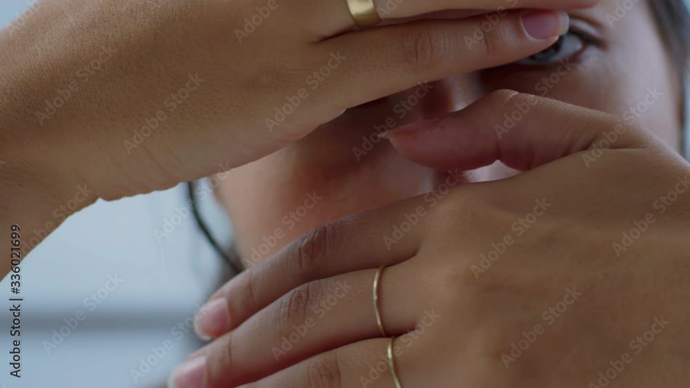 Dancer Gives Powerful Performance Using Only Her Hands (Slow Motion Closeup) Dancer Gives Powerful Performance Using Only Her Hands (Slow Motion Closeup)