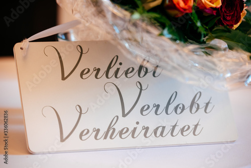 Verliebt Verlobt verheiratet Tischkarte