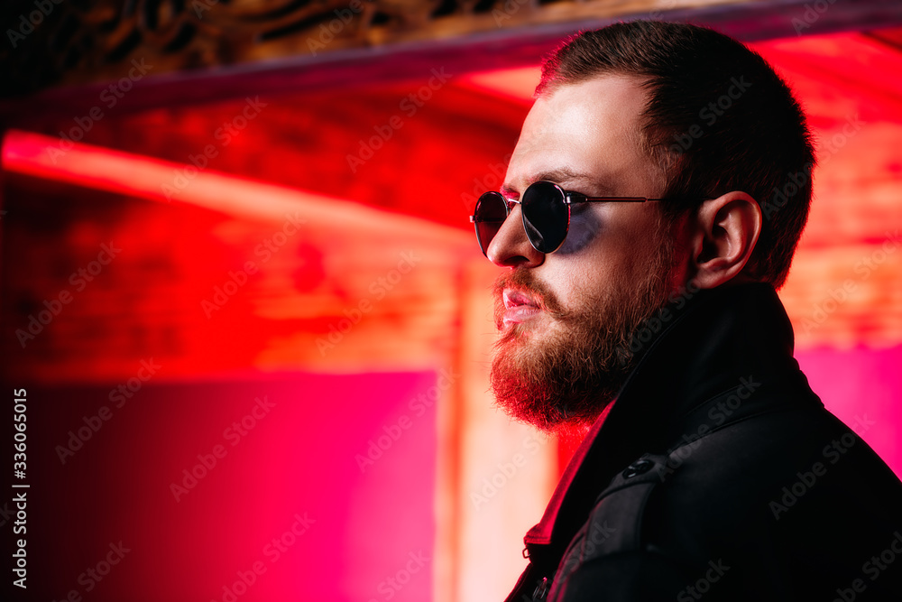 Fotografie mature man in sunglasses