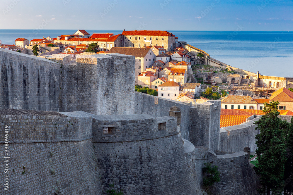 Obraz premium Dubrovnik. Old city walls and towers in the early morning.