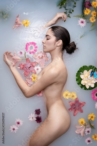 Fototapeta Naklejka Na Ścianę i Meble -  Beautiful young woman enjoying spa therapy