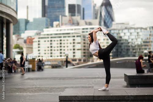 Canvas Print young woman in london stretching
